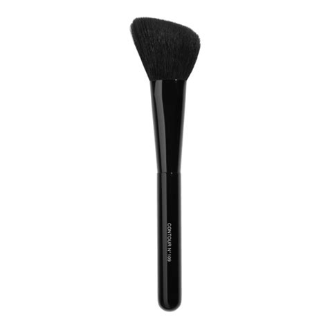 contour face brush chanel|LES PINCEAUX DE CHANEL Contouring Brush N°109.